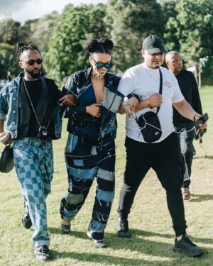 Pearl Thusi Instagram - Blessed. Shout out to @amstelsa !!!!
I love this fit so much 😭😭😭😭

I’m also a scorpion king, I just made a movie about it. Surely that counts!?!

📸 : @eastrambo.jpeg 
👘 : @sumo_clothing_creator 
👡 : @europaart @preview_designer_collection 
😎 : @ashluxe 

Just bumped into these in my drafts! DAMN 😂💔