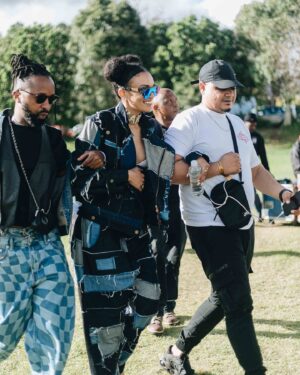 Pearl Thusi Instagram - Blessed. Shout out to @amstelsa !!!!
I love this fit so much 😭😭😭😭

I’m also a scorpion king, I just made a movie about it. Surely that counts!?!

📸 : @eastrambo.jpeg 
👘 : @sumo_clothing_creator 
👡 : @europaart @preview_designer_collection 
😎 : @ashluxe 

Just bumped into these in my drafts! DAMN 😂💔