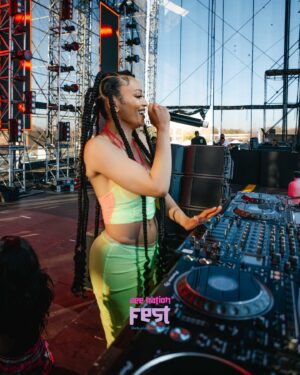 Pearl Thusi Instagram - @pearlthusi what a set bestie!!!😭🔥👌🏽
#zeenationfest