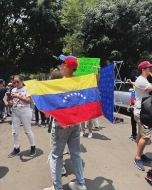 Pedro Figueira Instagram - VENEZUELA LIBRE 🇻🇪 Hace 7 años me fui de mi país buscando un mejor futuro y anhelo volver.