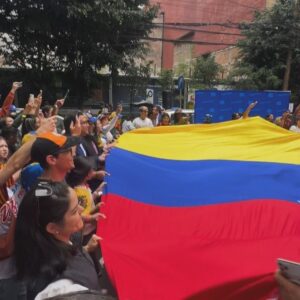 Pedro Figueira Instagram - VENEZUELA LIBRE 🇻🇪 Hace 7 años me fui de mi país buscando un mejor futuro y anhelo volver.