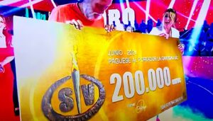 Pedro García Aguado Instagram - PEDROOOOOO!!!
es el nuevo ganador de @supervivientestv @pedrogaguado se ha llevado el cheque de 200.000 euros frente al bombero barcelonés @rubentorres___ 
Pedro era el más mayor de esta edición, 55 años y muchas veces nominado ha conseguido imponerse a todos conquistando cada gala al público que lo salvaba y le ha empujado hasta el final convirtiéndolo en el campeón de 2024.
Campeón olímpico de waterpolo y presentador de un programa de tv “Hermano Mayor” que le lanzó al estrellato televisivo durante años y hacia otros programas y cadenas de tv. Siempre dispuesto a ayudar tiene un centro de terapias para ayudar a personas con adicciones y problemas de sociabilidad.
No lo ha tenido fácil en su paso por el concurso y al principio quería irse por no aguantar el hambre, el tiempo la falta de su familia… pero lo superó hasta convertirse en ganador. Con el cheque en las manos ha gritado y llorado de emoción, mirándolo para asegurarse que es real y es para él.
Enhorabuena Pedro!! 👏🏻🏆👏🏻🏆👏🏻🏆

#supervivientes2024 #pedrogarciaaguado #supervivientes #telecinco