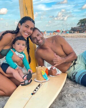 Pedro Guedes Instagram - 10 meses de vida!! O Mêsversário do nosso amorzinho Enrico Baron Najar foi na praia com bolinho de castelo de areia 
😅😍🏖