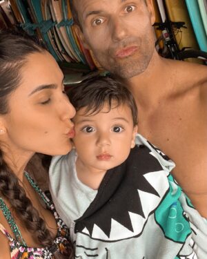 Pedro Guedes Instagram - 10 meses de vida!! O Mêsversário do nosso amorzinho Enrico Baron Najar foi na praia com bolinho de castelo de areia 
😅😍🏖