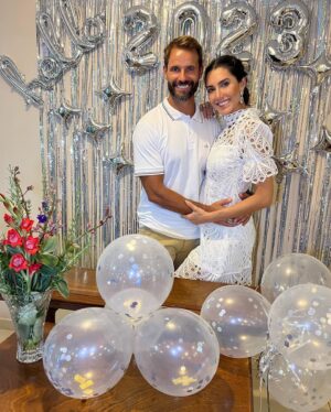 Pedro Guedes Instagram - Felizzzz Ano Novo ✨
Que 2023 traga ainda mais saude e amor para todos nós 🤍

Obrigada Deus por mais um réveillon ao lado das pessoas que eu mais amo 🙏❤️

#reveillon #brasil #família #saúde #paz #união #amor