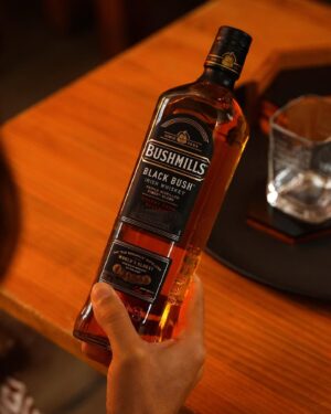 Pedro Tatanka Instagram - A minha determinação e gosto em celebrar todas as minhas conquistas, tanto enquanto músico como pai, é o que me move, todos os dias, a procurar a perfeição em tudo o que faço, acompanhado de @bushmills.portugal . 🥃

#DiaDoPai #AprendiComOMeuPai #Bushmills #Blackbush

pub | Sê responsável. Bebe com moderação.
