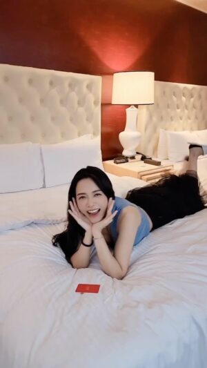 Pei-Pei Ho Instagram - 有這樣的女朋友，你幾點要回家😳
（驢沒踢也差不多這樣）

#何蓓蓓 #underpressure #驢踢 #TikTok夏日音樂節 #台中 #開箱 #daily #vlog #reels
