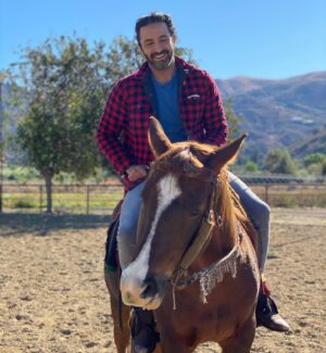 Pej Vahdat Instagram - Meet my new co-star Dutchess. I think I’m in love ❤️#horsesofinstagram
