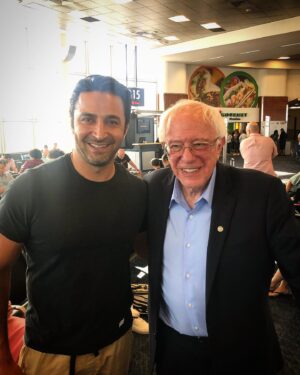Pej Vahdat Instagram - I always have time for my fans.😜@berniesanders #feelthebern #berniesanders