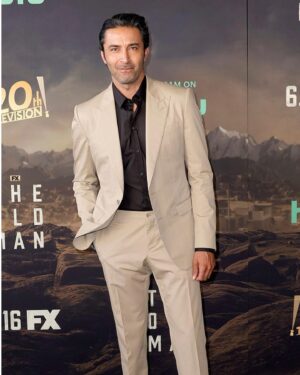 Pej Vahdat Instagram - Thank you @fxnetworks @hulu What a great night at @theoldmanfx premiere. This show is something special and I can’t wait for you all to see it. June 16th!!!! #theoldmanfx  Dressed by : @dolcegabbana  Tailored by : @gulsenkan_fashion