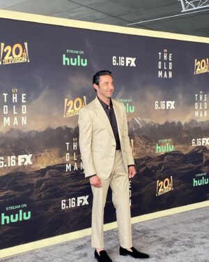 Pej Vahdat Instagram - Thank you @fxnetworks @hulu What a great night at @theoldmanfx premiere. This show is something special and I can’t wait for you all to see it. June 16th!!!! #theoldmanfx  Dressed by : @dolcegabbana  Tailored by : @gulsenkan_fashion