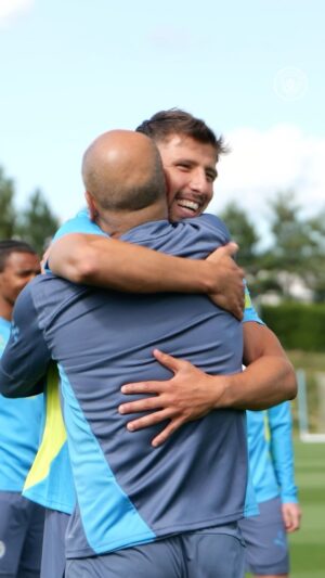 Pep Guardiola Instagram - A warm welcome back from @pepteam! 🤗🩵