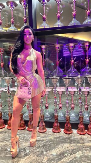 Perla Montemayor Instagram - When in Dubai …. 

@karim.elbrig 
@madness.uae