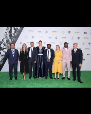 Perrine Laffont Instagram - Merci aux @sportelawards de m’avoir fait confiance en tant que membre du jury pour cette 34ème édition ✨

2 jours hyper enrichissants à visionner docus, films, courts métrages, pubs et livres sur le sport. 😻
Aux côtés de @olivierhenry74 @tessaworley @melrobertmichon @gbagbiruth @dickiepelham et @stephanelegolf 😎

Félicitation à tous les lauréats et à tous les participants 🔥
Merci aux membres de l’organisation de mettre à l’honneur les acteurs du monde du sport ☝🏼

👗 @moncler 
💄 @clairemakeupartist