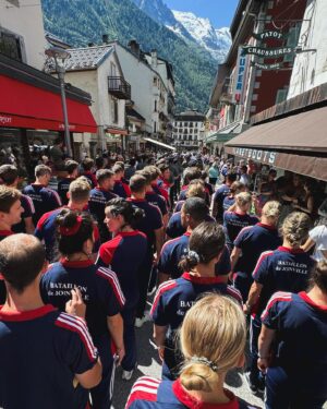 Perrine Laffont Instagram - Joyeux 14 Juillet 🇫🇷🔥
@equipe_france_militaire_de_ski
