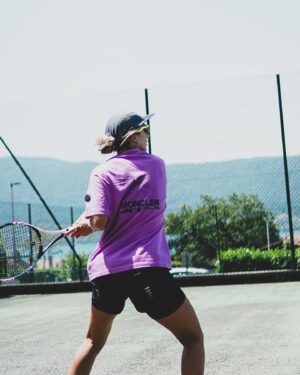 Perrine Laffont Instagram - @rolandgarros m’a eu 😏🙈

Et on remercie @sofiane_btk pour les avant-bras 😅