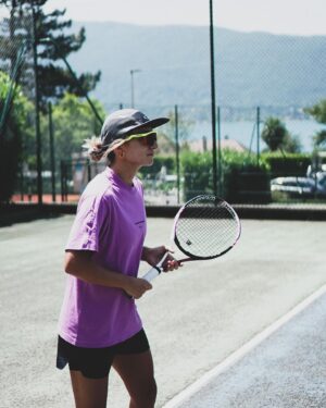 Perrine Laffont Instagram - @rolandgarros m’a eu 😏🙈

Et on remercie @sofiane_btk pour les avant-bras 😅