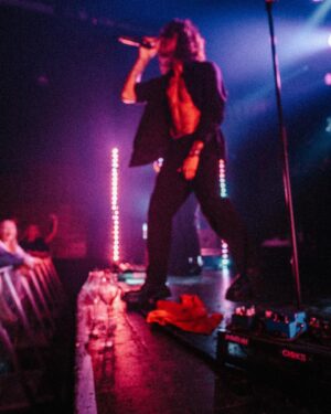 Pete Parkkonen Instagram - Musa tuntuu🖤

Tällä viikolla:
17.11. perjantai Aulanko Areena // Hämeenlinna 
18.11. lauantai @patoklubi // Kouvola 

📸 @pultsiphoto