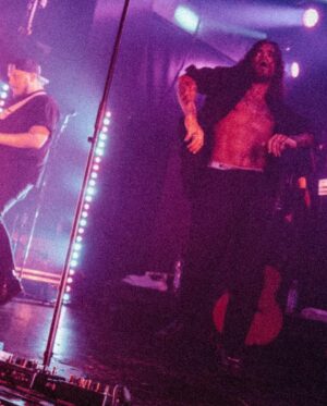 Pete Parkkonen Instagram - Musa tuntuu🖤

Tällä viikolla:
17.11. perjantai Aulanko Areena // Hämeenlinna 
18.11. lauantai @patoklubi // Kouvola 

📸 @pultsiphoto