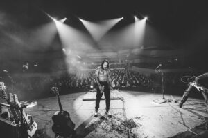 Pete Parkkonen Instagram - Viikonloppu oli uskomaton!
Kiitos Jengi🖤
@tamperetalo & @teatroturku 

Tänään @hulluporolevi 🤟🏾🤟🏾
📸 @nikisoukkio