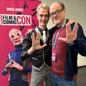 Peter Flechtner Instagram - Es war großartig. Danke an die Fans für soviel Liebe und danke @germanfilmcomiccon @rene_fox_crew für die Einladung. #peterflechtner #reinerschöne #svenplate #philippmoog #hubertusvonlerchenfeld #giulianajakobeit #richarddeananderson #edwardfurlong #walterkoenig #williamfichtner #dougjones #amyacker #torstensträter #synchronsprecher #schauspieler