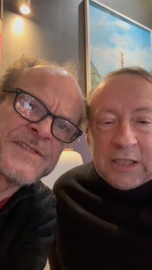Peter Flechtner Instagram - Haben sie auch Synchronisitis? #peterflechtner #svenplate #synchronsprecher