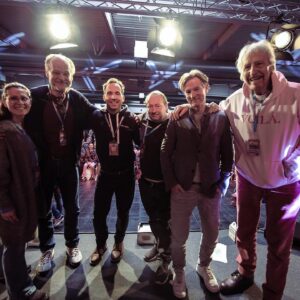 Peter Flechtner Instagram - Es war großartig. Danke an die Fans für soviel Liebe und danke @germanfilmcomiccon @rene_fox_crew für die Einladung. #peterflechtner #reinerschöne #svenplate #philippmoog #hubertusvonlerchenfeld #giulianajakobeit #richarddeananderson #edwardfurlong #walterkoenig #williamfichtner #dougjones #amyacker #torstensträter #synchronsprecher #schauspieler