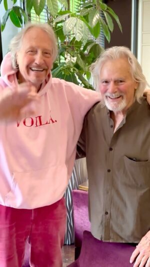 Peter Flechtner Instagram - Optimus Prime trifft McGyver #reinerschöne #richarddeananderson #mcgyver #peterflechtner @germanfilmcomiccon