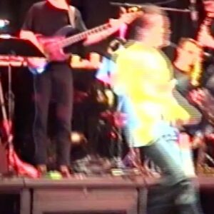 Peter Flechtner Instagram - Rückblick: Zornige Hausfrauen. 1993 durfte ich einem Musical mitspielen. Ich war Lustus Fingermann, ein Punk Club Besitzer. Mein guter Freund Uwe Büschken war auch dabei. #peterflechtner #uwebüschken #synchronsprecher #schauspieler #musical #theater @uwebuschken @mbfilmberlin