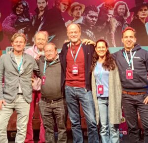 Peter Flechtner Instagram - @germanfilmcomiccon Teil 2 . Es war wieder mal etwas ganz besonderes ❤️ #peterflechtner #svenplate #reinerschöne #giulianajakobeit #hubertusvonlerchenfeld #philippmoog #dougjones #williamfichtner #torstensträter #synchronsprecher #synchronschauspieler