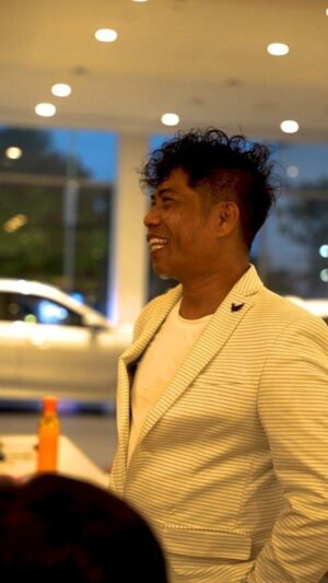 Peter Hein Instagram - Drive the world with a touch of class.
Congratulations to Mr. Peter Hein and family on their all-new BMW 7 Series. Welcome to the world of Sheer Driving Pleasure. 
#ThisIsForwardism #TheNew7 #BMWKUNExclusive