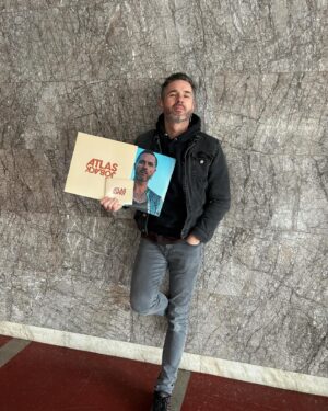 Peter Jöback Instagram - Today it’s world record store day! Let’s celebrate that with this picture of the CD and vinyl of my album Atlas! 🙌🏼

There’s a link in my bio if you wanna buy it and support this day!