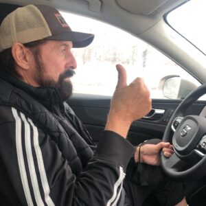 Peter Stormare Instagram - Nu fortsätter vi med att intervjua oss som driver Stormare Bryggeri. Nu blir det intervju med ingen mindre än Stormare själv! 

🦋Vilken är din favoritöl (förutom Stormare Bryggeri)? 
Det är ju väldigt svårt. Kan man säga Stella? Finns det i Sverige? Dem har så snygga glas! 

🦋Vad drack du i ungdomen?
Bollnäs bryggerier. Eller hette de bara Bollnäs 3.6? Är det mellanöl det när det är 3.6? Man kunde köpa direkt från bryggeriet. Det kanske var olagligt? Vi åkte förbi massa kompisar och lastade in flak i bilen. 

🦋Tror att de flesta vet vad du jobbar med förutom bryggeriet, hehe, men vill du berätta om vad du jobbar med just nu?
Jag har precis avslutat en bok ”Pojken från Arbrå”. Jag är i denna stund påväg till Helins i Bollnäs för att signera boken som släpps idag. Ca kl 13. Kom förbi!