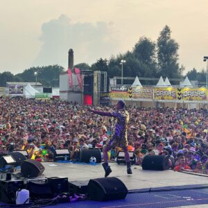 Peter Van De Veire Instagram - Ik ontken alles.
. 
En toch: merci @kampingkitschclub 
.
(ik sta in het midden)