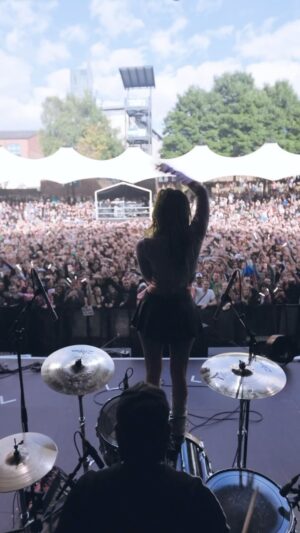 Phem Instagram - manchester! ur energy and love was infectious. cant wait to be back in the uk - so fun opening for avril & simple plan 🖖🏼 and hanging with my phemily 💚
