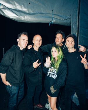 Phem Instagram - 🫴 phem 🫴 fun for the whole family // —-> phemily —-> 4evr —-> yea i guess u culd call me a rockstar 🙈  thank u for an amazing run of shows @avrillavigne & @simpleplan 🖖🏼 true icons 💚