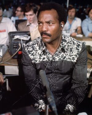 Philip Bailey Instagram - Earth Wind and Fire’s early beginnings have a connection to the great Jim Brown. In fact, for a short while we were signed to him, and he was our manager. Jim was a great athlete, a true champion in life and in spirit, and could be very funny. Rest in Peace great one. Our condolences to his family.
P.B.