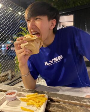Phisith Nimit Samanjit Instagram - 🍔🤤