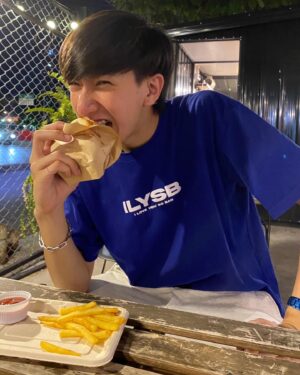 Phisith Nimit Samanjit Instagram - 🍔🤤