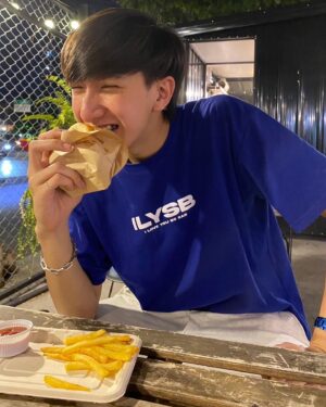 Phisith Nimit Samanjit Instagram - 🍔🤤