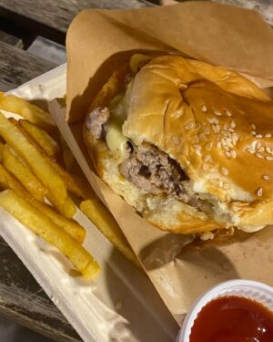 Phisith Nimit Samanjit Instagram - 🍔🤤