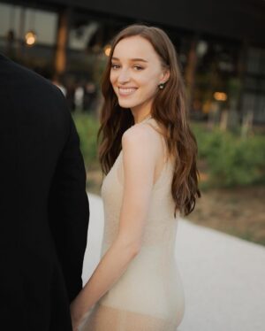 Phoebe Dynevor Instagram - A beautiful trip to St Tropez to see @francescaamfitheatrof incredible high jewellery collection for @louisvuitton. Getting a tour of the collection from @francescaamfitheatrof herself was a highlight and I even got to wear a few of the insanely stunning pieces! Thank you @francescaamfitheatrof for having me and just generally being incredibly cool and inspiring ✨ and a big thank you to my glam team @dayaruci @ginakanemakeup 🫶