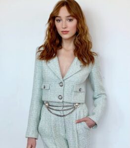 Actress Phoebe Dynevor HD Instagram Photos and Wallpapers October 2021