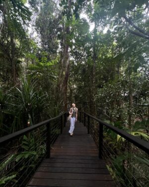 Phoebe Dynevor Instagram - Found Nemo! We had such a magical experience staying at @silkyoakslodge in the oldest rainforest in the world. The flippin’ lungs of the earth! And we got to snorkel the Great Barrier Reef. Living the Aussie dream 🐨