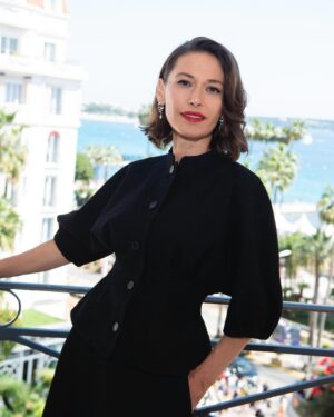 Pia Tjelta Instagram - Fikk karra meg til Cannes i anledning nydelige @ninaknag sin debutfilm EVA/ Don’t call me Mama🖤 Postcards from Cannes-shot by @annastokland kan du lese i denne månedens ELLE @ellenorge 
Styled by @justinebleicher