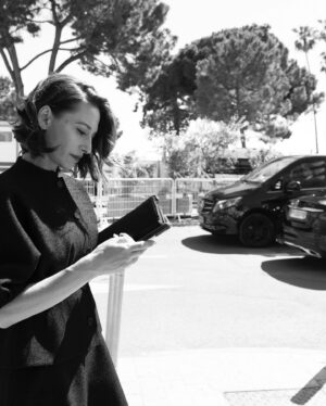 Pia Tjelta Instagram - Fikk karra meg til Cannes i anledning nydelige @ninaknag sin debutfilm EVA/ Don’t call me Mama🖤 Postcards from Cannes-shot by @annastokland kan du lese i denne månedens ELLE @ellenorge 
Styled by @justinebleicher
