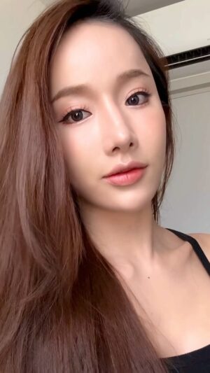 Pichana Yoosuk Instagram - กลับมาจากทะเลหน้าไหม้😅 ก็ทำให้หน้าสว่างสดใสเมือนใส่ฟิลเตอร์ง่ายๆ ด้วยคุชชั่น Skintific สวยกล้องสดมั่นใจ💗🥰 #skintific #skintificth  @skintificthai