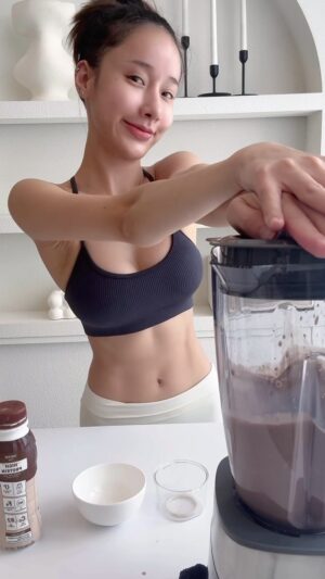 Pichana Yoosuk Instagram - เมนูอิ่มอร่อยไม่อ้วนนนนนน #sunshinedairyhighprotein #sunshinedairybetterproteinmilk #นมซันชายน์แลคโตสฟรีโปรตีนสูง
