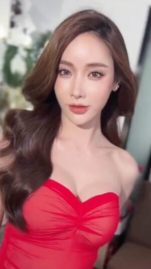 Pichana Yoosuk Instagram - หลังจากเติมฟิลเลอร์ใต้ตากับคุณหมอเมฆ #DoctorMekClinic มาแบบปังๆแล้ว รอบนี้เลยกลับมายกกระชับผิวหน้ากับคุณหมอซะหน่อยค่า 😍 จัดเลย Thermage FLX หน้าแน่นเปรี้ยะ ถ่ายรูปไม่ต้องกลัวกรอบหน้าไม่ชัดละ 💙💙 @doctormekclinic @doctormek 

#ฟิลเลอร์ใต้ตา #ฟิลเลอร์ #ยกกระชับ #thermageflx #เพราะฟิลเลอร์คืองานฝีมือแพทย์ #เพราะฟิลเลอร์ไม่ใช่จะฉีดกับใครก็ได้