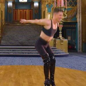 Piche Instagram - Jour J !  Les athlètes du cabaret @fantasma.show vous apprennent les bases pour être en forme olympique 😅

De quoi lâcher ses meilleurs moves pendant la cérémonie 🕺